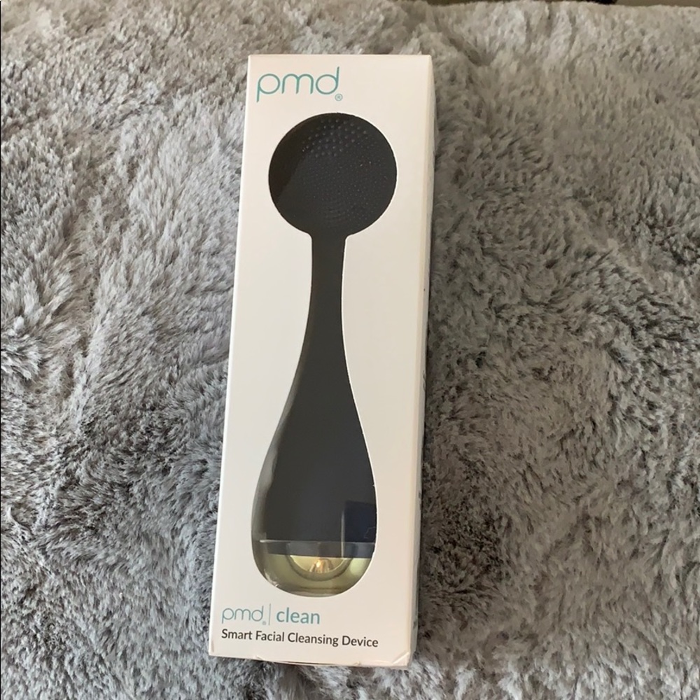 NIB Smart Facial Cleansing Device by pmd clean